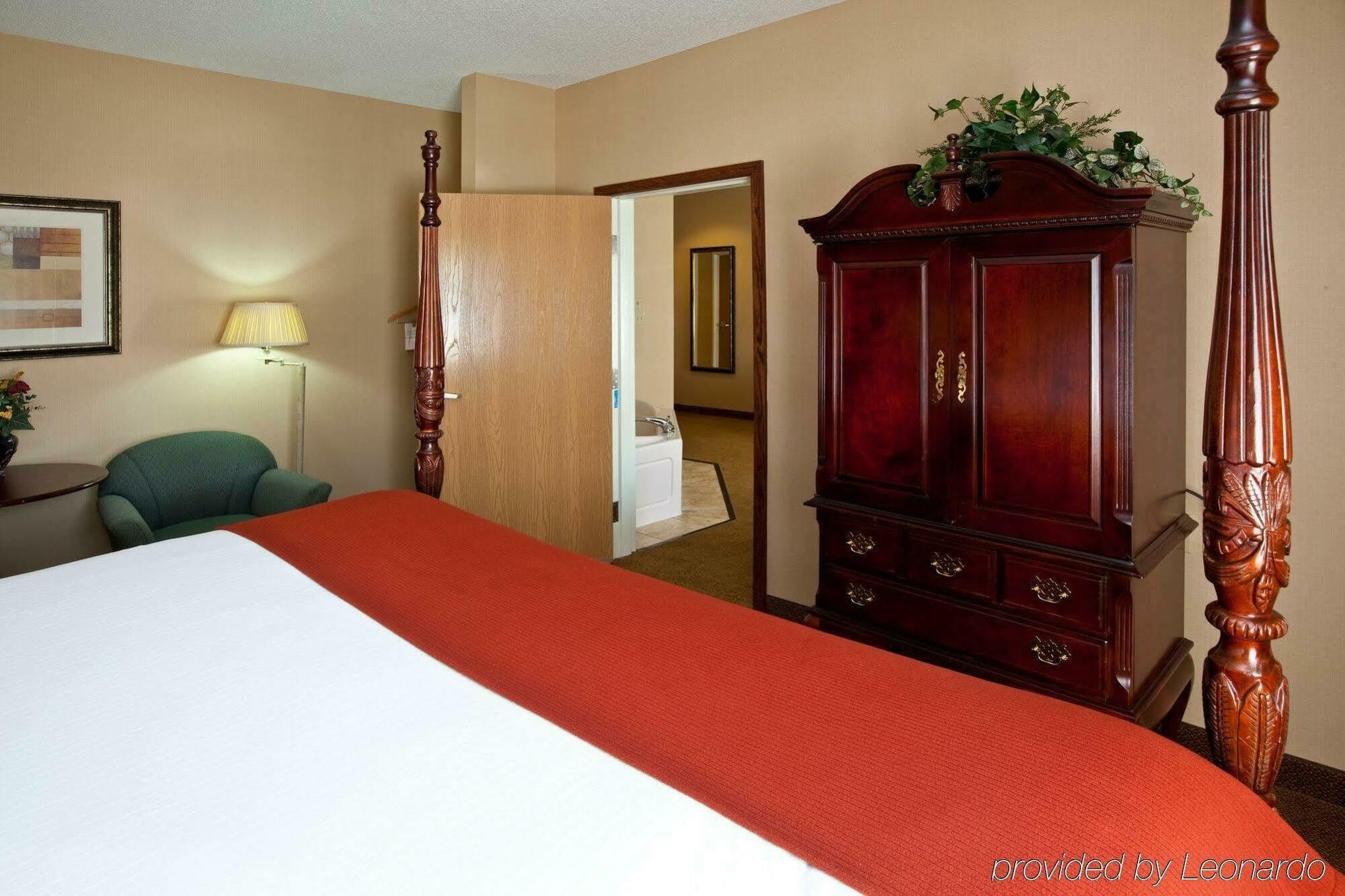 Holiday Inn Express Hotel & Suites Cincinnati-North/Sharonville Esterno foto